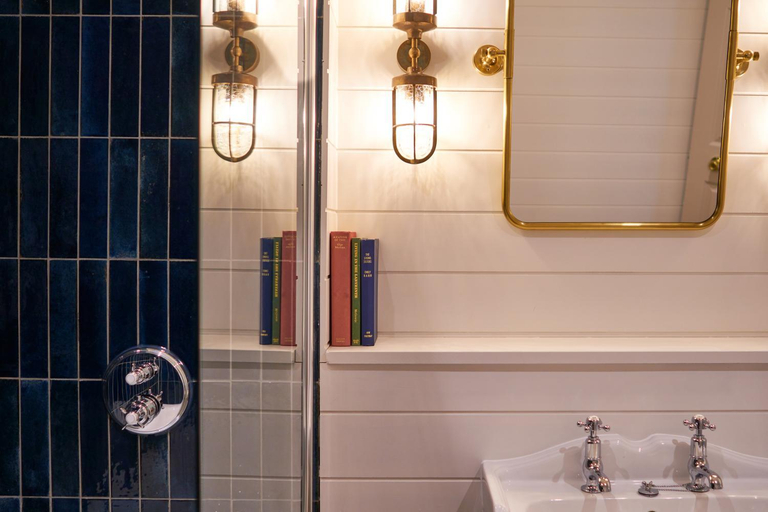 Bathroom 4, Mitre Hotel, London
