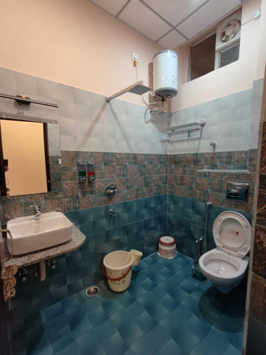 Bathroom 4, Sacred Kashi Homestay, Varanasi