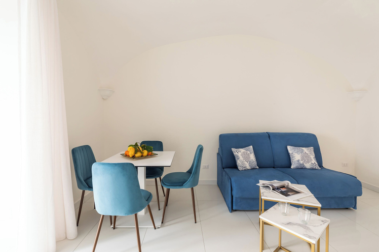 Others 5, YourHome - Tramontano Suite, Napoli