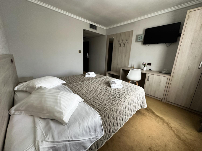 Bedroom 3, Grand Master Hotel, Dej