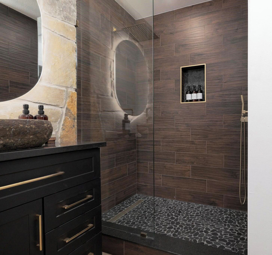Bathroom 4, Hereford Motel, Shackelford