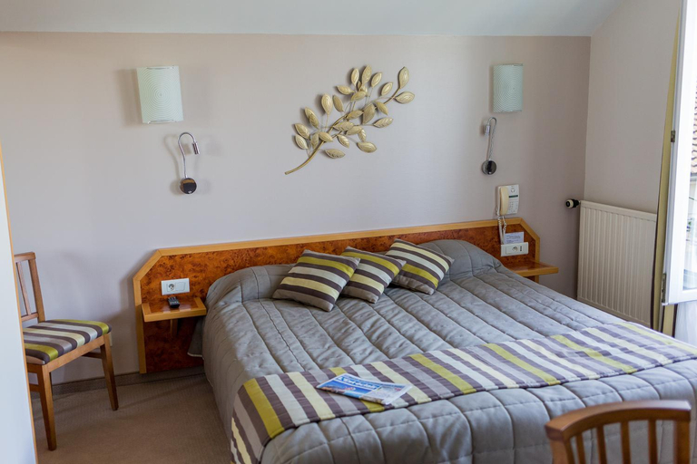 Others 5, Beau Rivage, Aube