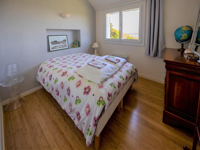 Bedroom 2, Holiday home with sea view, Perros Guirec, Côtes-d'Armor