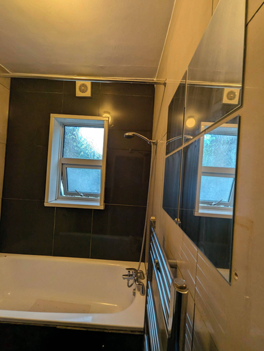 Bathroom 5, 3b-10min City Airport, Parking, No Parties Allowed, London