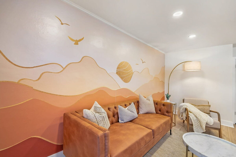 Room 2, Walk Downtown Free Parking By Conch House Games, Saint Johns