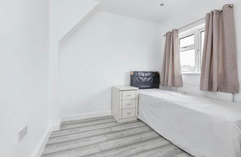 Room 5, 3 Bedroom House- Loughborough-sleeps 5-freeparking, Leicestershire