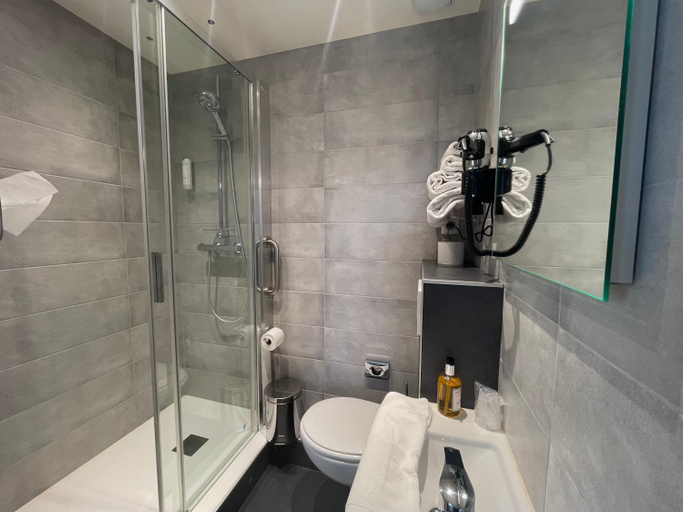 Bathroom 4, Hotel Le Beau Rivage, Calvados