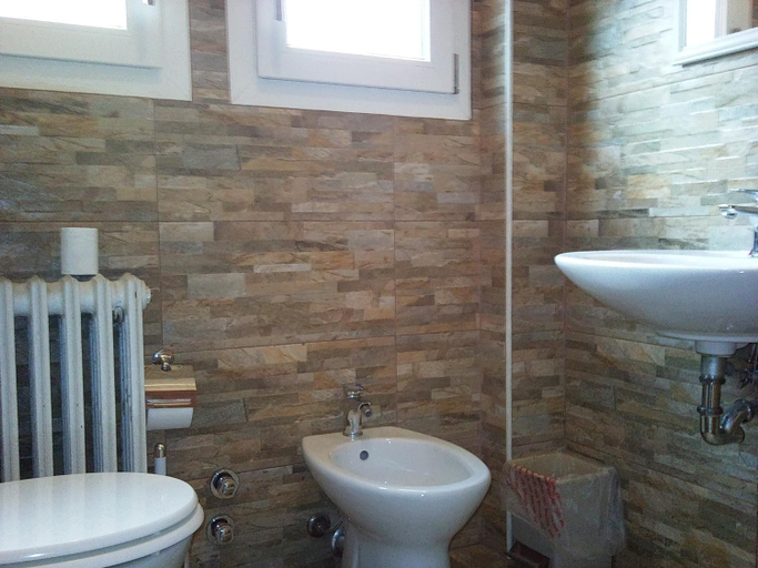 Bathroom 4, Hotel Bristol, Milano