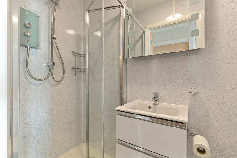 Room 3, 9 Strandways - Sea Views Parking Beach Access, Pembrokeshire