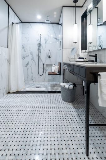 Bathroom 4, Le Capitole Hotel, Communauté-Urbaine-de-Québec