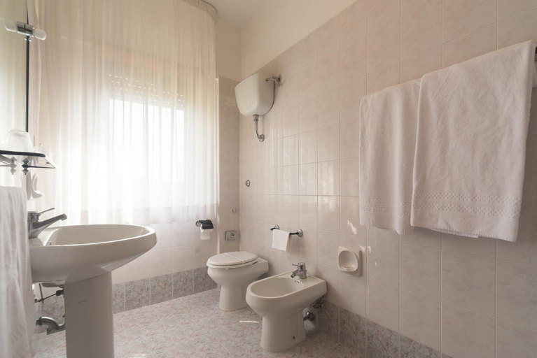 Bathroom 2, Hotel Columbus sul Lago, Viterbo