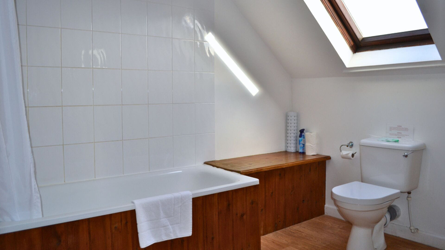 Bathroom 4, The Trengilly Wartha Inn, Cornwall