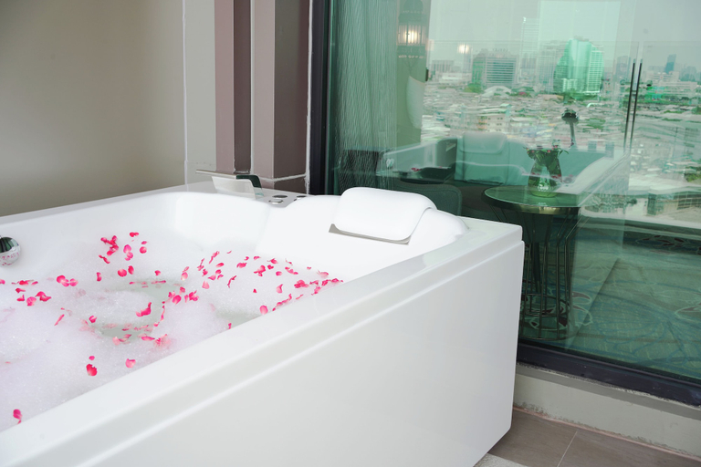 Bathroom 10