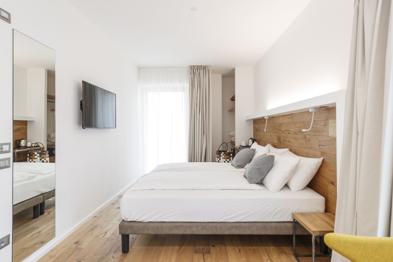 Bedroom 3, Alea Garda Lake Suite, Trento