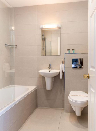 Bathroom 4, Clifden House, Dublin