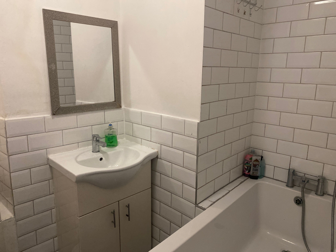 Bathroom 5, 3 Bed Flat - Sleeps 6 - Parking - Wifi, London