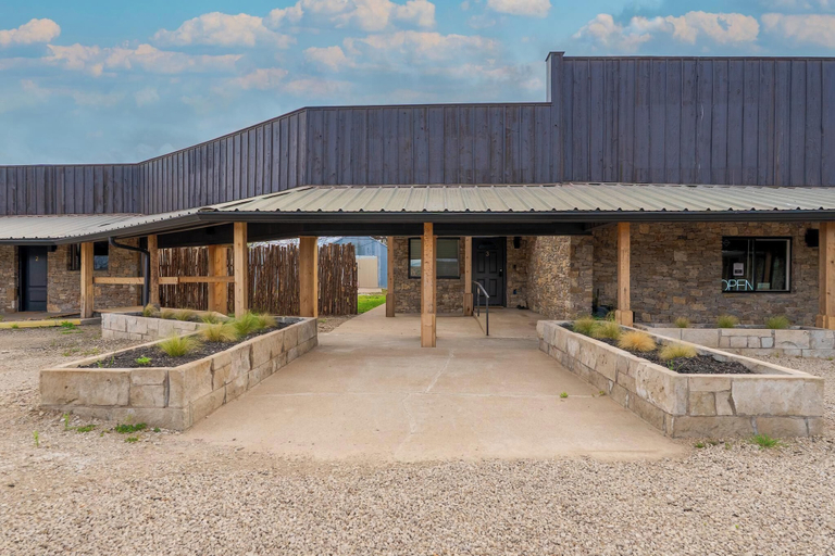 Exterior & Views 2, Hereford Motel, Shackelford