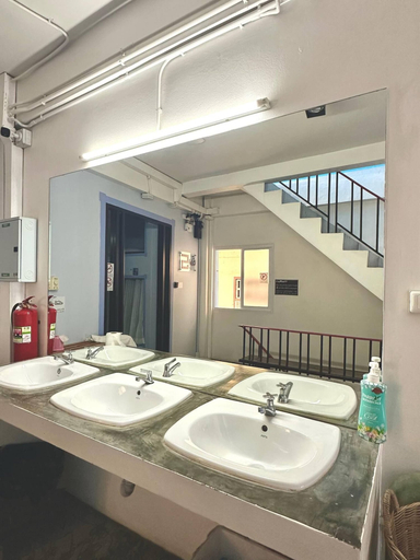 Bathroom 3, The Port Hostel By Suwatchai, Muang Surat Thani