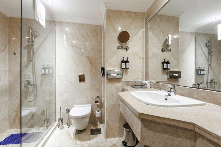 Bathroom 4, SUNRISE Solara Aqua park Resort, Al-Ghurdaqah