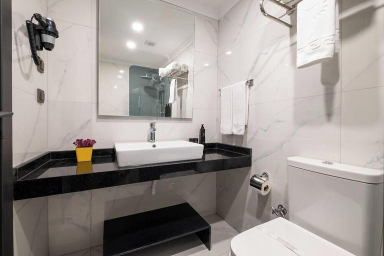 Bathroom 4, 216 Star Suite, Sultanbeyli