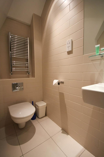 Bathroom 3, St James House Serviced Apartments, London