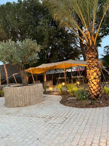 Terrace 3, Hotel le Relais des Brasseurs, Bouches-du-Rhône