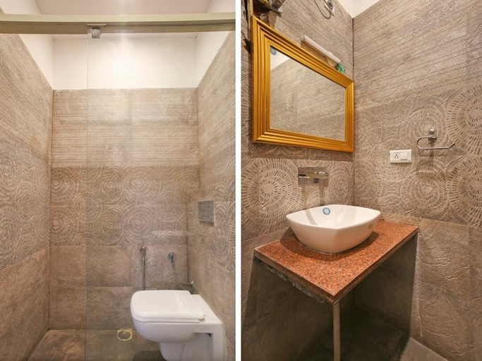 Bathroom 3, Hotel City Star, Dehradun