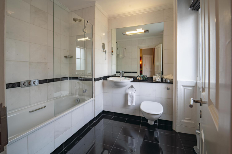 Bathroom 4, Grange Beauchamp, London