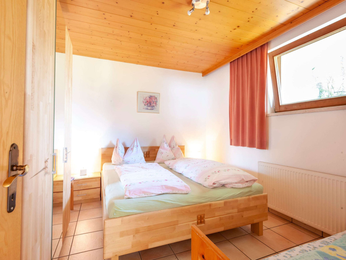 Bedroom 3, Apartment With Garden Near Hiking Trails, Schwaz