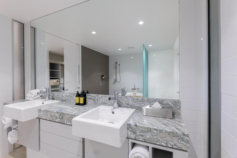 Bathroom 4, Coconut Grove Port Douglas Hotel, Douglas