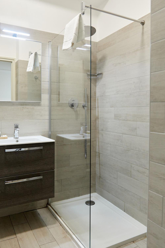 Bathroom 4, Hotel Le Dauphin, Alpes-Maritimes
