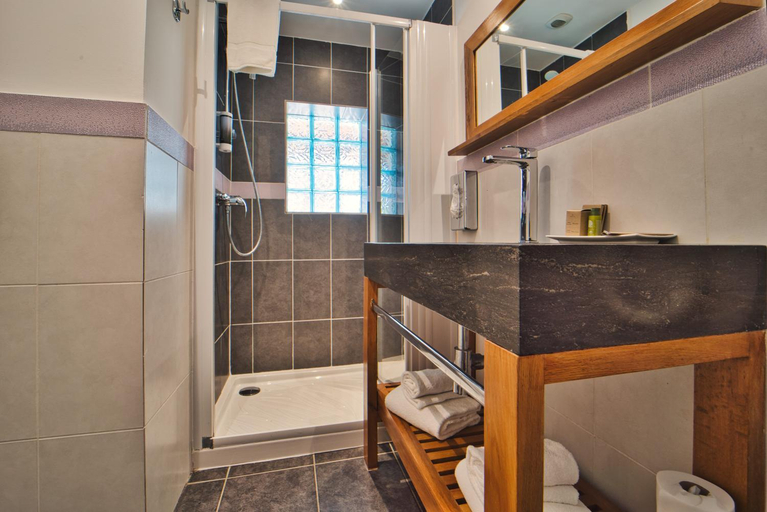 Bathroom 4, Mas De Calabrun, Bouches-du-Rhône