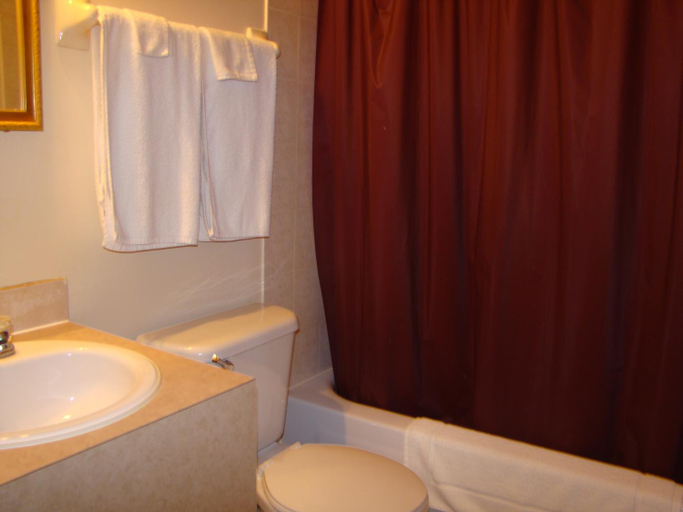 Bathroom 4, Hotel Quartier Latin, Montréal