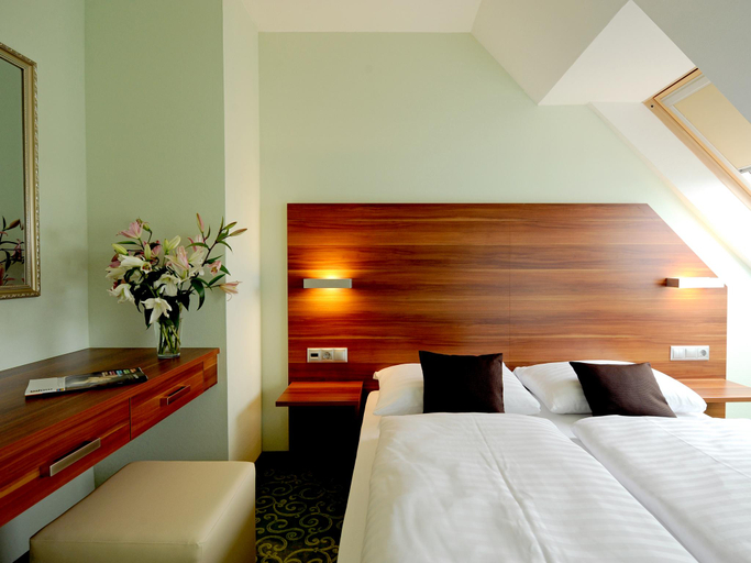 Bedroom 2, Hotel Budapest, Budapesti