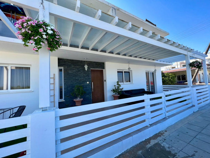 Others 5, Fat Cow Apartments, Larnaca