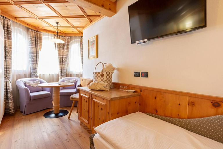 Bedroom 2, Hotel Des Alpes, Trento