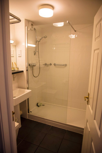 Bathroom 4, Charlton Kings Hotel, Gloucestershire