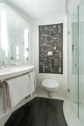 Bathroom 5, ibis London Barking, London