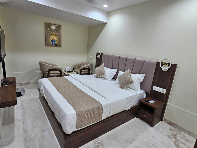 Bedroom 4, THE EIFFEL HOTEL & BANQUET, Gandhinagar