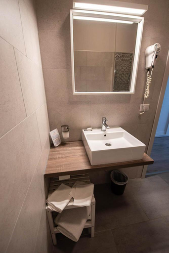 Bathroom 4, Hotel Palatinum, Matera