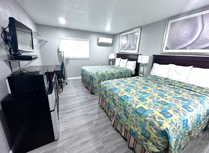 Bedroom 3, Lemon Bay Motel, Charlotte
