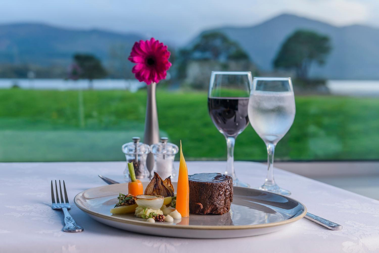 Food & Drinks 5, The Lake Hotel