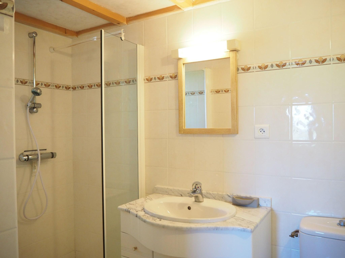 Bathroom 3, Pretty holiday house with private garden, Apt, Vaucluse
