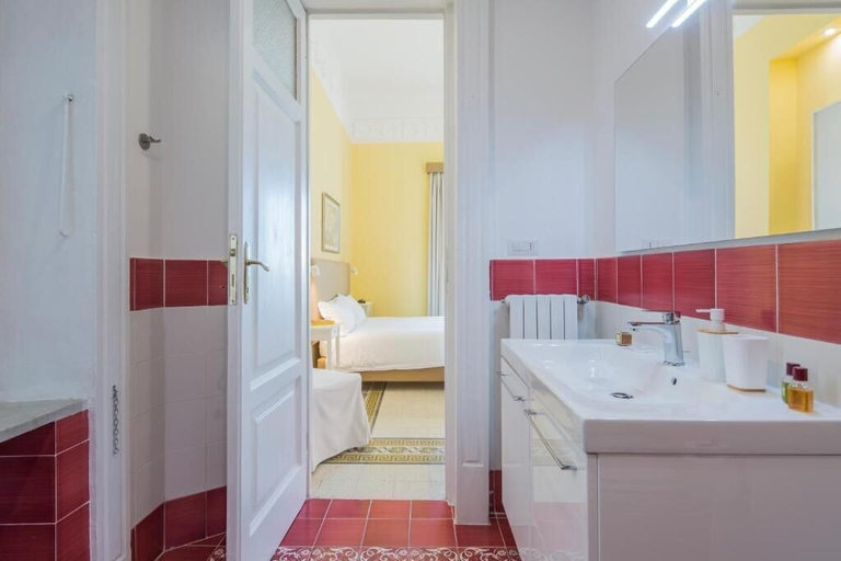 Bathroom 2, La Giulietta- Penthouse, Salerno