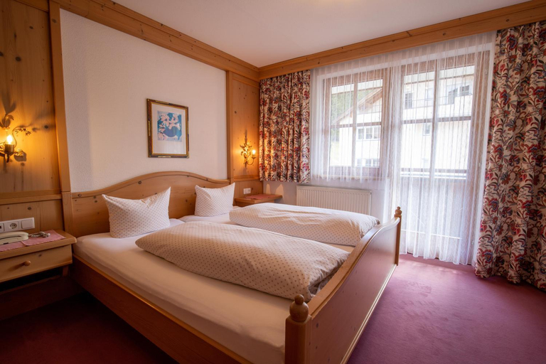 Bedroom 2, Hotel Persura, Landeck