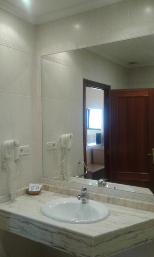 Bathroom 3, Hotel San Millan, Cantabria