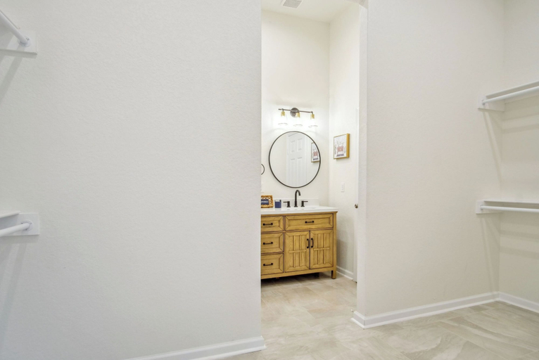 Bathroom 3, Skyline Retreat 3br-3ba w/ Stunning Views Near DT, Bexar