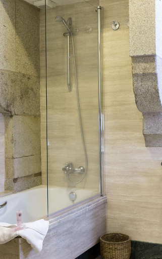 Bathroom 5, Rua Villar, A Coruña