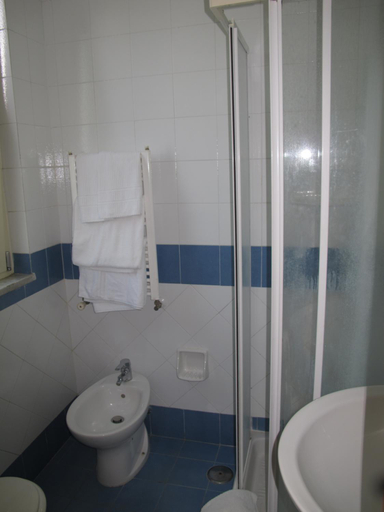Bathroom 5, Hotel Club, Napoli