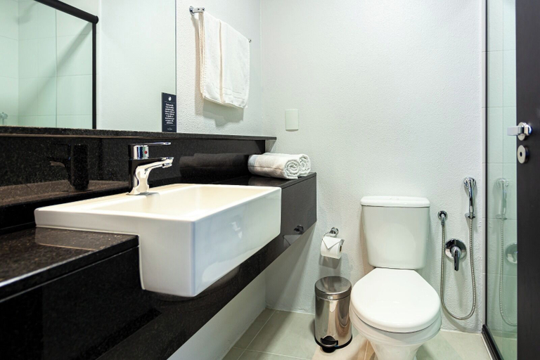 Bathroom 5, Travel Inn Hotels Caxias do Sul, Caxias do Sul